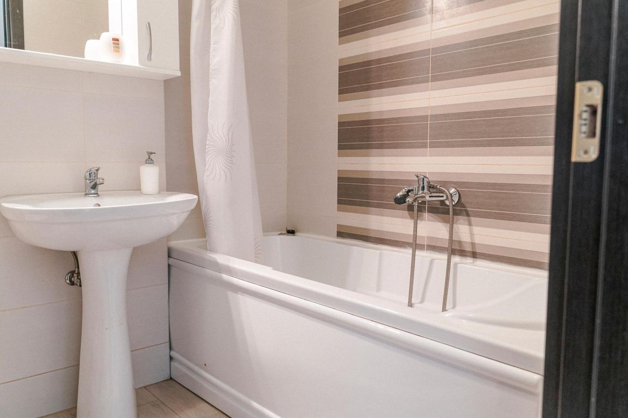 M&M Apartment Oradea Ngoại thất bức ảnh